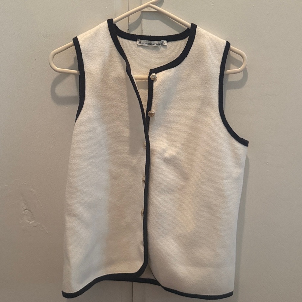 Abercrombie & Fitch Cream and Black Vest